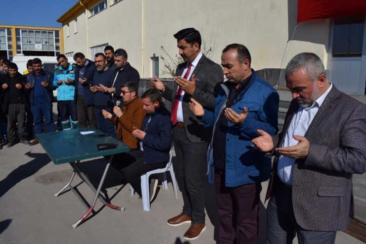 İşçilerden Fetih Suresiyle Tsk’ya Destek