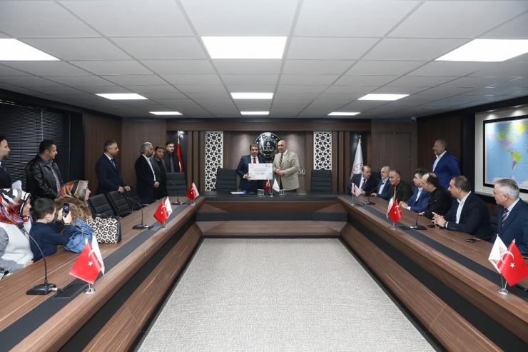 İdlib Esenler Köyüne Öğrenci Desteği