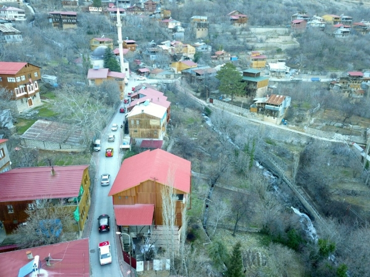 Kemaliye’de İdlib Şehitleri İçin Araçlı Konvoy