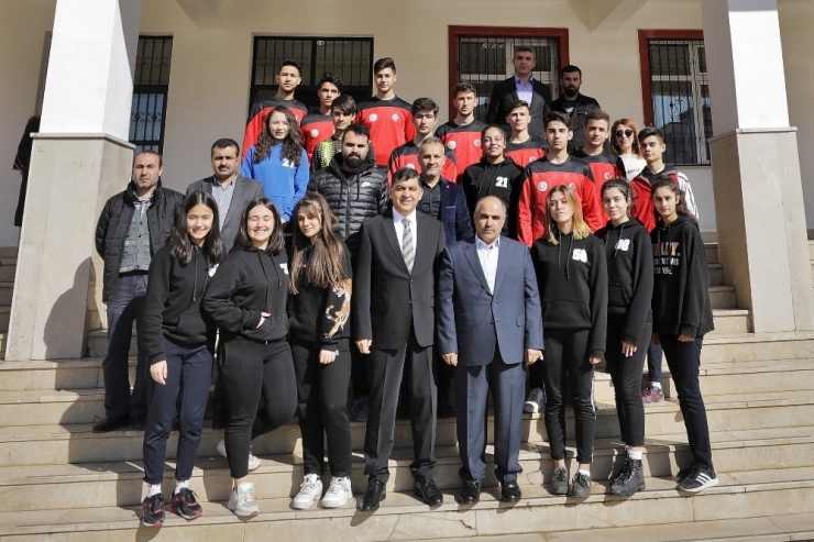 Şampiyonlar Davet Etti Fadıloğlu İcabet Etti