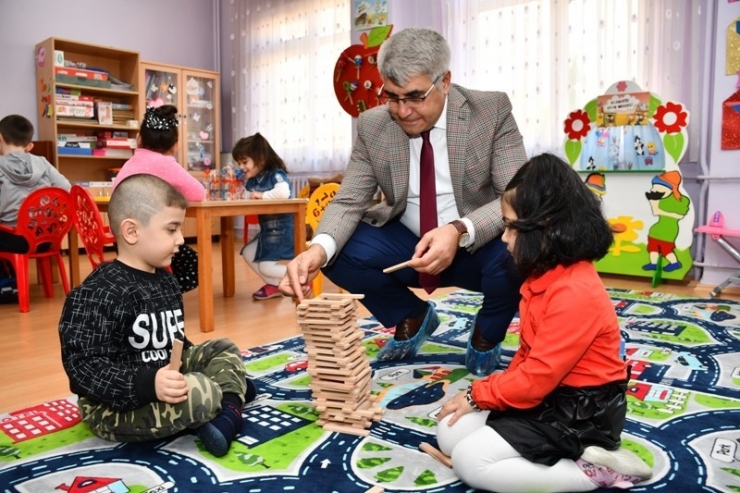 Vali Gürel Okul Ziyaretlerine Devam Ediyor