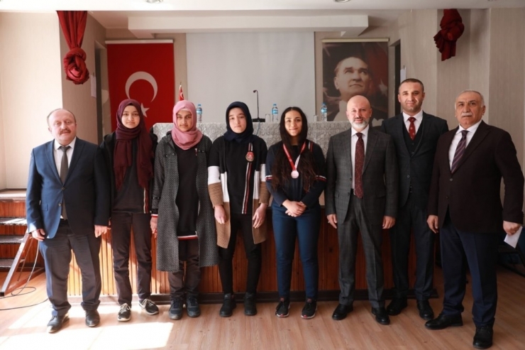 Başkan Çolakbayrakdar’dan Gençlere Altın Öğütler