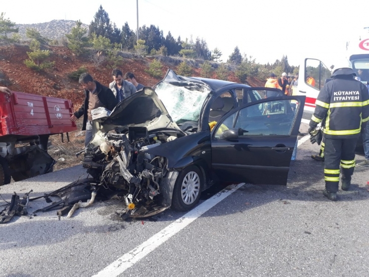 Traktör İle Otomobil Çarpıştı: 1 Ölü, 1 Yaralı