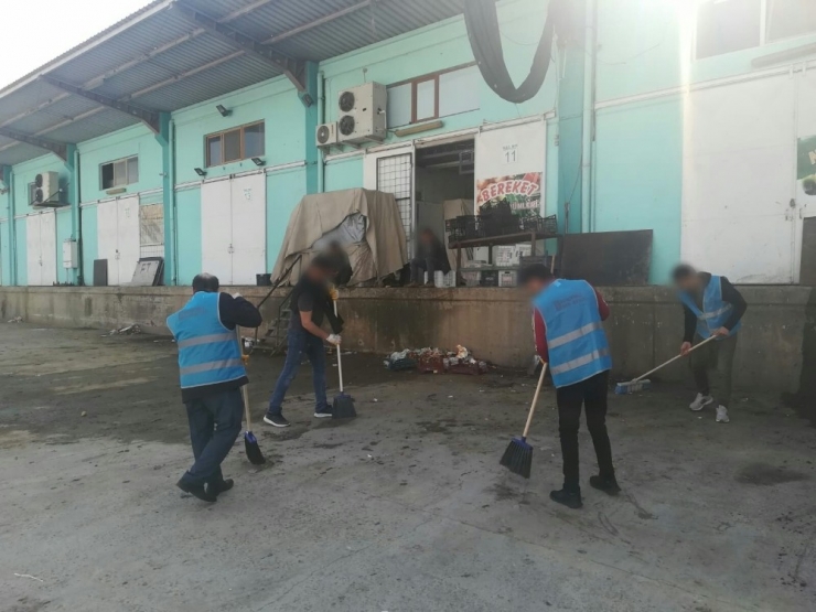 Cezalarını Belediye Hizmetinde Çekiyorlar