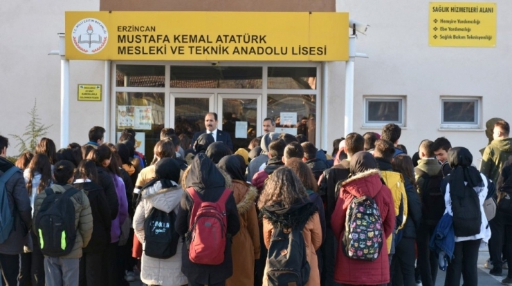 Milli Eğitim Müdürü Aziz Gün, Öğrencilerle Bir Araya Geldi