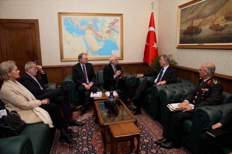 Bakan Akar Ab Komisyonu Başkan Yardımcısıyla Bir Araya Geldi