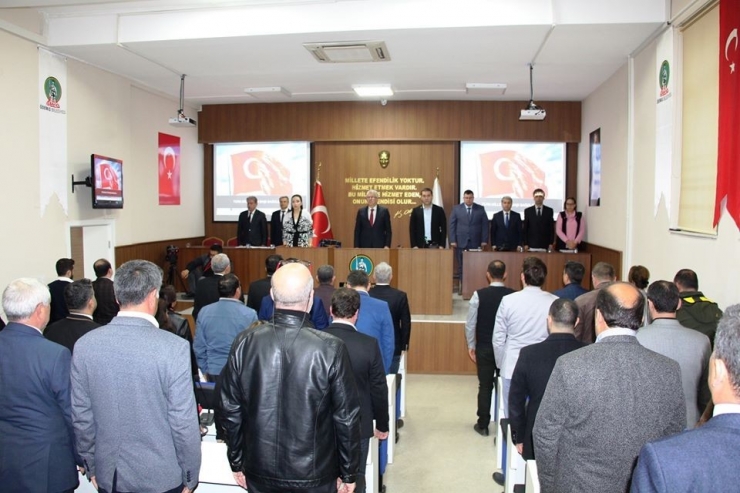 Ödemiş Belediye Meclisinde Şehitler İçin Saygı Duruşu