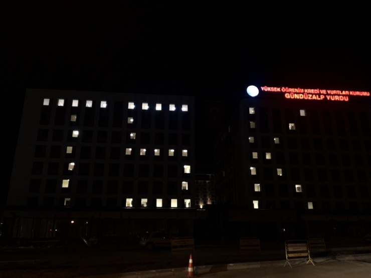 Öğrencilerden Anlamlı Etkinlik: Oda Işıklarıyla ’Tsk’ Yazdılar