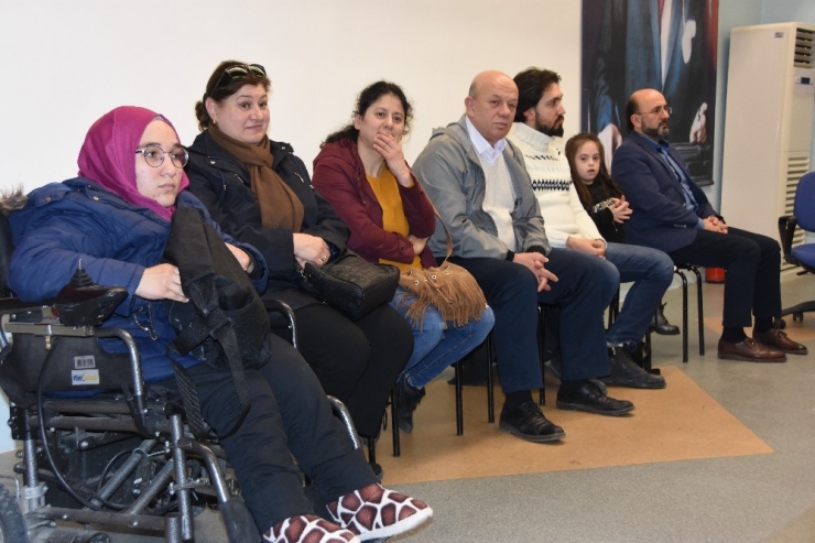 Doktor Adaylarına İşaret Dili Eğitimi