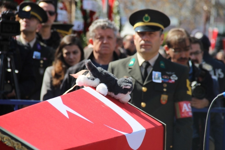 İzmirliler Şehidini Uğurladı