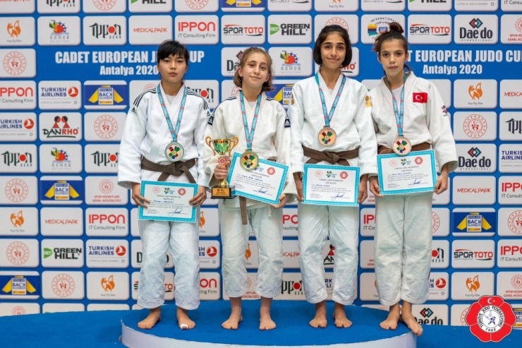 Salihlili Judocu Duygu Dirgen Avrupa Şampiyonu Oldu