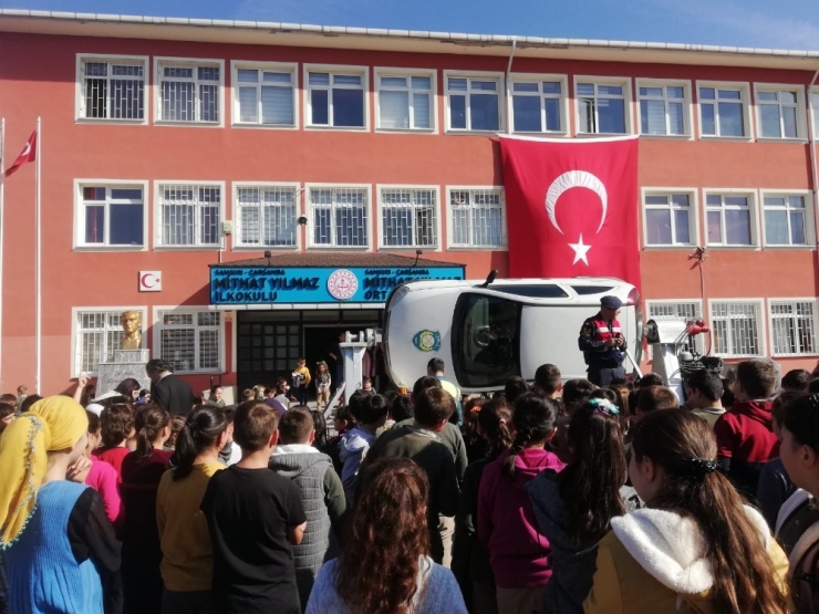 Öğrencilere ‘Trafikte İlk Adımlar’ Semineri