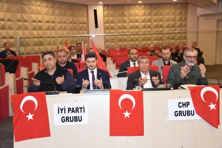 Şehzadeler Belediye Meclisi Tek Yürek Oldu Şehitleri Andı