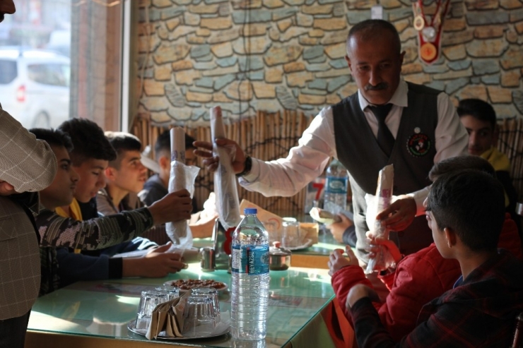 Silopili Esnaftan Öğrencilere Sürpriz