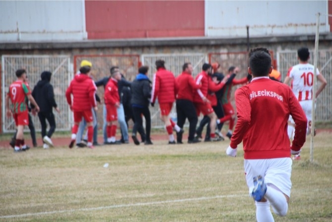 Tekmelerin Havada Uçuştuğu Maçta Sadece Bir Futbolcu Disiplin Kuruluna Sevk Edildi