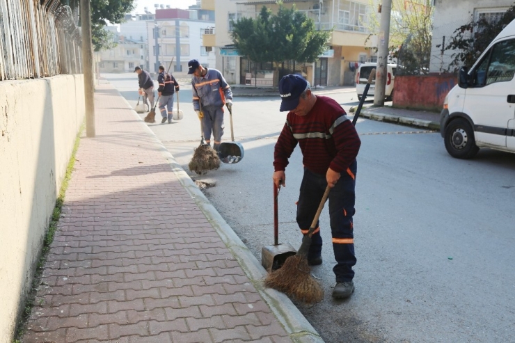 Toroslar’da Mahalle Temizliği Aralıksız Sürüyor