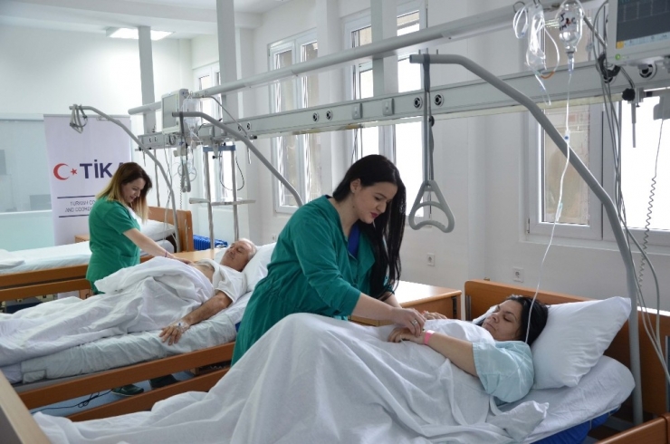 Tika’dan Karadağ’daki Hastaneye Donanım Desteği