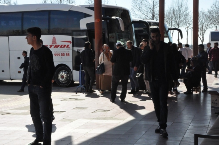 Batman’da Mülteciler Terminallere Akın Etti