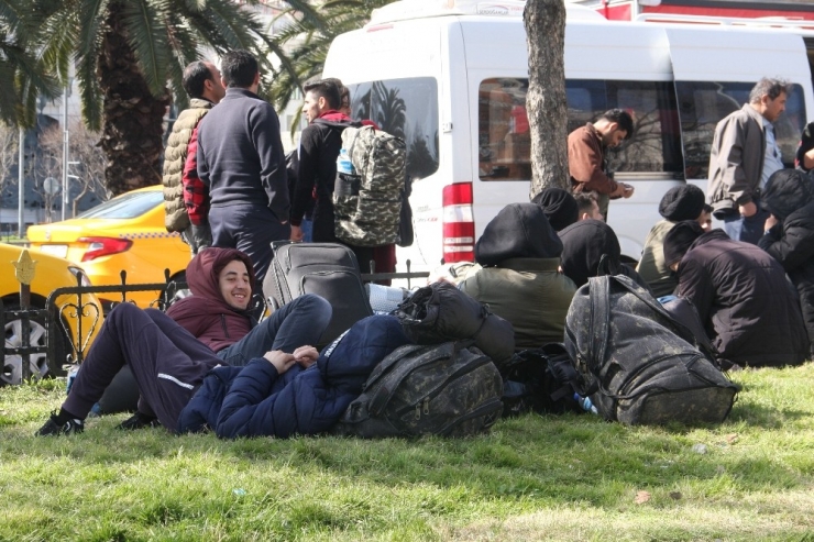 İstanbul’daki Mülteciler Sınır Kapısından Gelecek Müjdeli Haberi Bekliyor