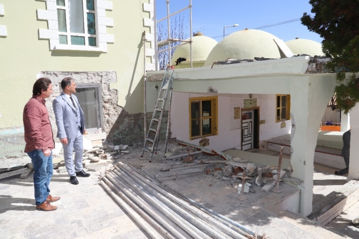 -Vahib-i Ümmi Ve Sinan-ı Ümmi Hazretlerinin Türbesi Restore Ediliyor