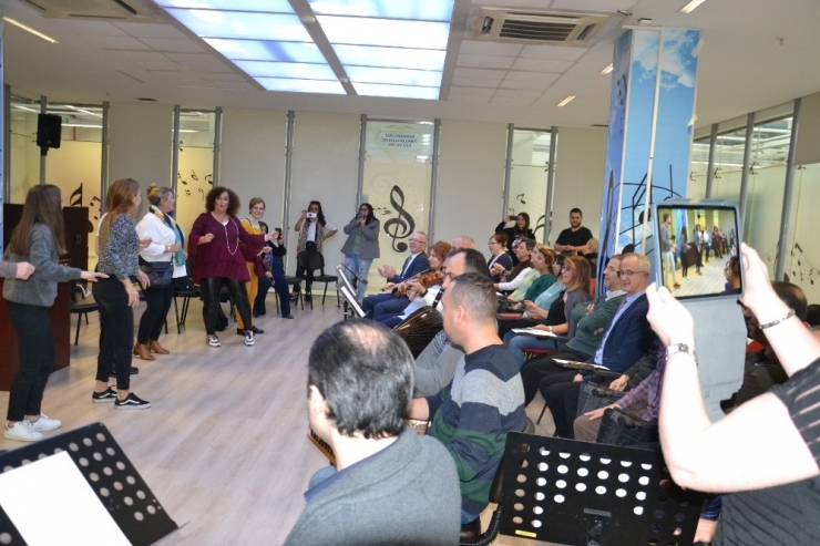 Avrupalı Öğretmenler Harmandalı Oynadı