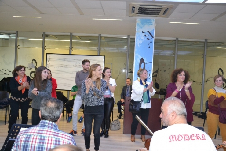 Avrupalı Öğretmenler Harmandalı Oynadı