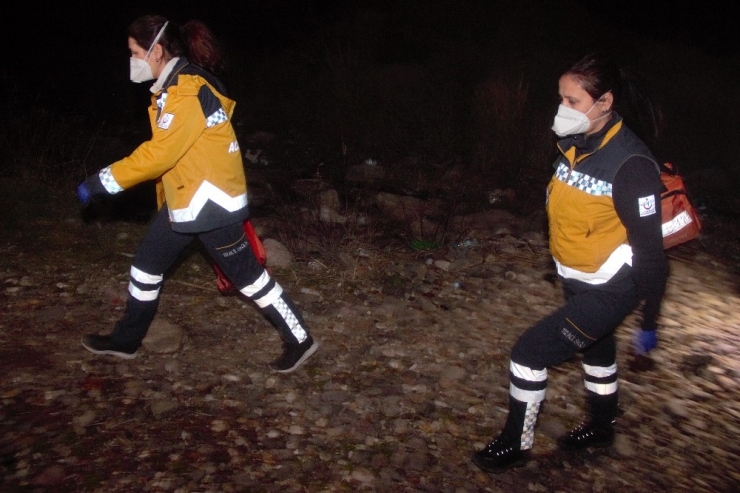 Yunanlıların Parasını Alıp Gönderdiği Hamile Kadın Hastaneye Kaldırıldı