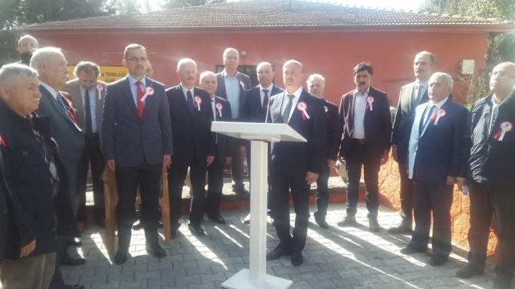 Ölen Öğretmen Ve Öğrenciler Anısına Anıt Yapıldı