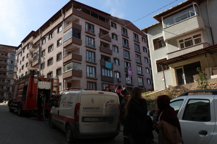 Öğrencilerin Kaldığı Apartmanda Yangın Paniği