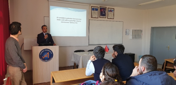 Vakıflar Bölge Müdürü Hüseyin Coşar, Öğrencilerle Buluştu