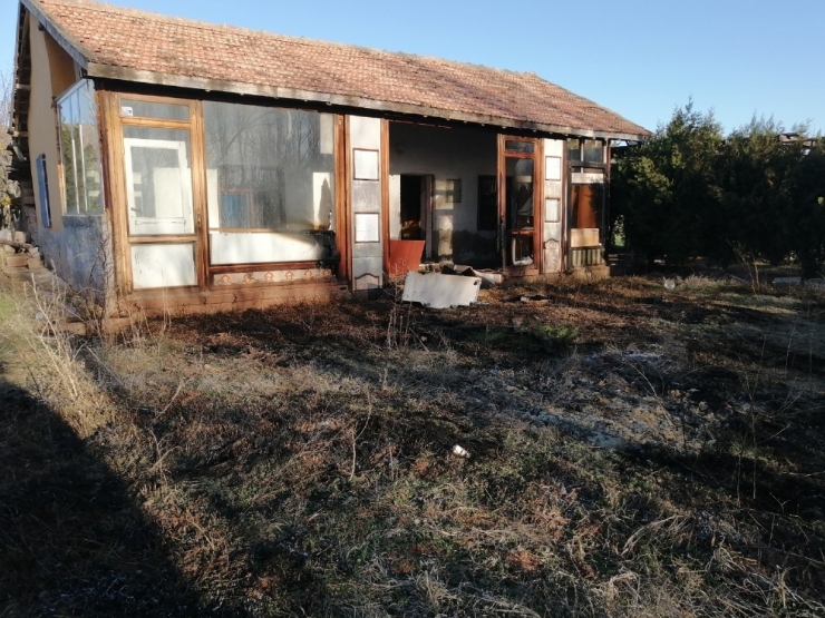 Bağ Evindeki Yangın Vatandaşların Müdahalesiyle Söndürüldü