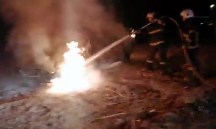 Park Halindeki Otomobil Alev Alev Yandı