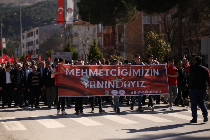 Şehitler İçin Bayrak Yürüyüşü