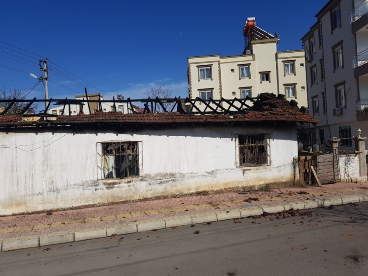 Yangında Müstakil Ev Kullanılamaz Hale Geldi