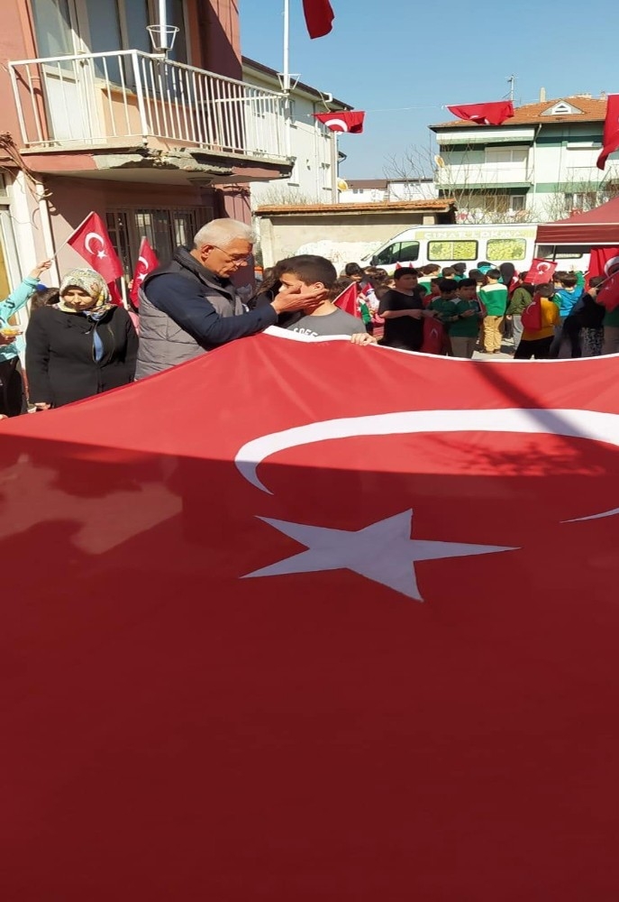 Öğrenciler ‘Vatan’ Derslerini Şehit Evinin Önünde İşledi