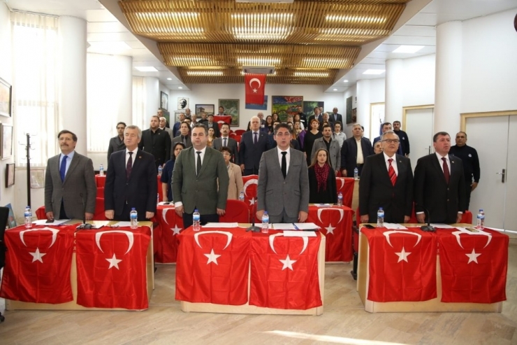Burhaniye’de Belediye Meclisinden Şehitlere Anma