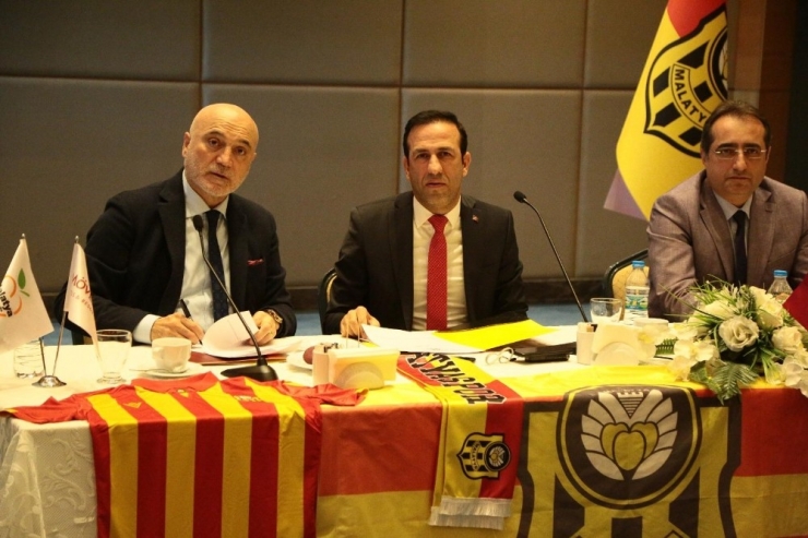 Yeni Malatyaspor, Hikmet Karaman İle Sözleşme İmzaladı