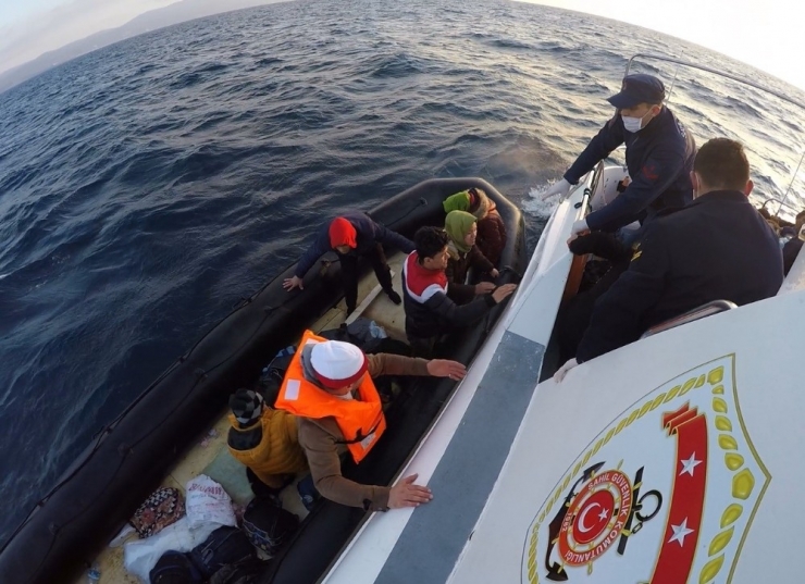 Türk Sahil Güvenlik 49 Göçmeni Kurtardı