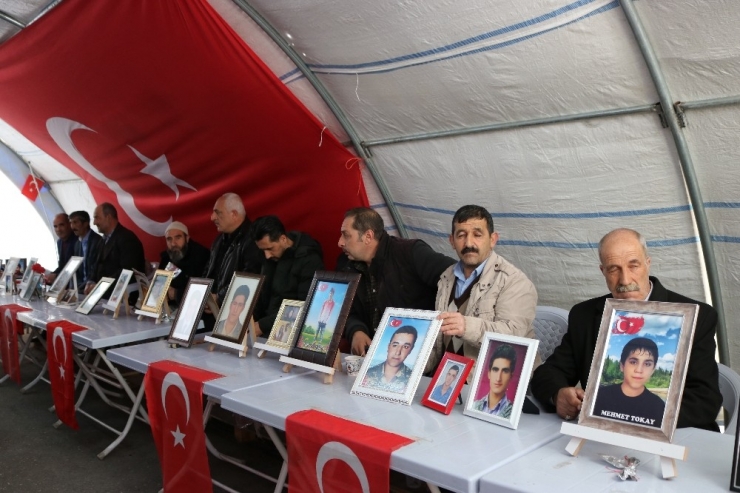 Hdp Önündeki Ailelerin Evlat Nöbeti 184’üncü Gününde