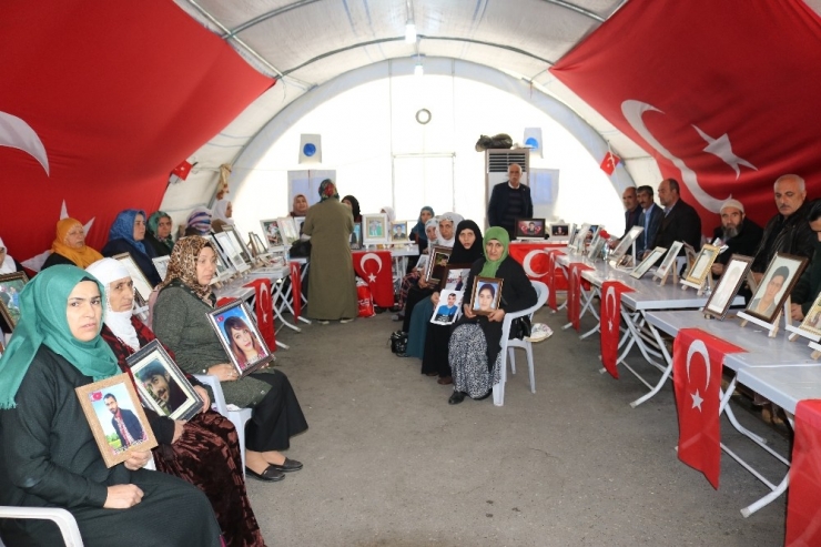 Hdp Önündeki Ailelerin Evlat Nöbeti 184’üncü Gününde