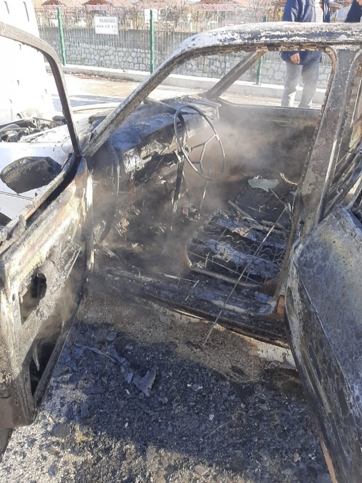 Seyir Halindeki Otomobil Yandı