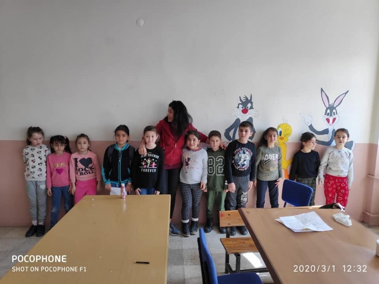 Kendi Okullarını Boyadılar