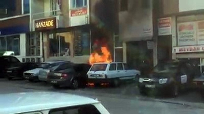 Otomobil Alev Alev Yandı