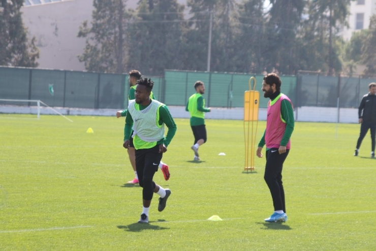 Ogenyi Onazi: "Fenerbahçe Maçını Kazanabiliriz"