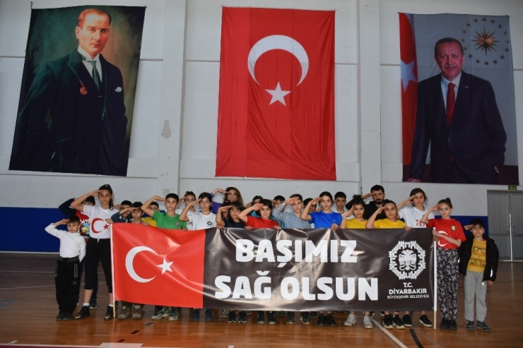 Minik Sporculardan Mehmetçiğe Destek