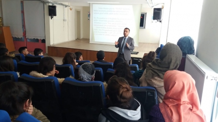 Dicle’de ’Dinimizde Güzel Ahlak’ Konferansı