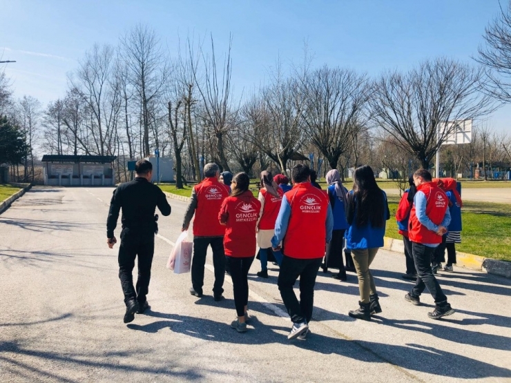 Gençlerden, Jandarmaya Moral Ziyareti