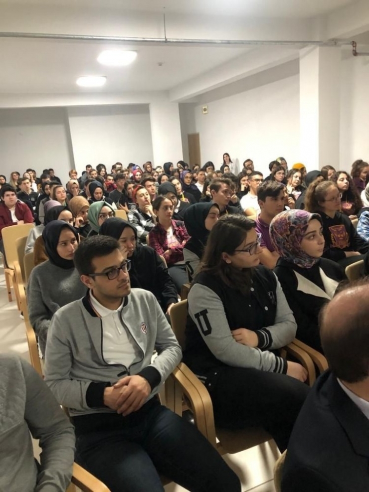 Uğur Okulları’nda 12. Sınıf Öğrencilerine Seminer