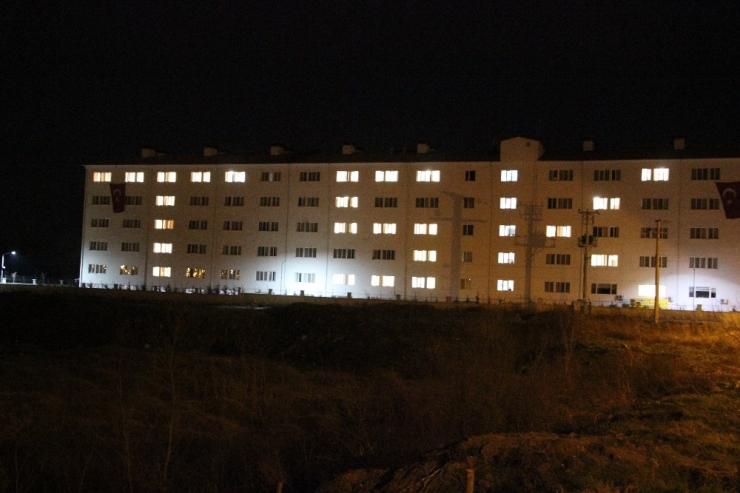 Yurtlarda Kalan Öğrencilerden Tsk’ya Destek