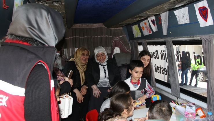 Semiha Yıldırım, Elazığ’da Depremzedeleri Ziyaret Etti